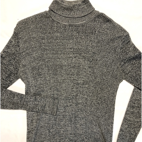 TIGHT FIT TURTLE NECK - Picture 1 of 3